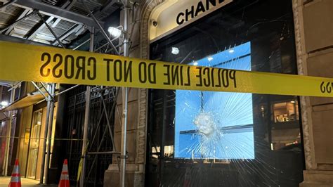 new york post chanel robbery|Thieves use sledgehammer to break into Upper East Side.